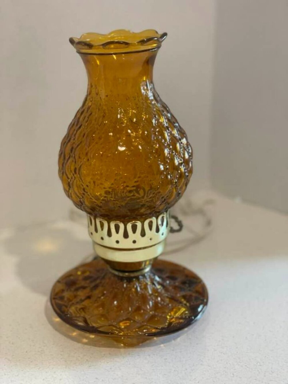VTG 60S MCM Hollywood Regency Diamond Quilt Amber Hurricane Courting Couple Lamp
